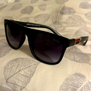 Gucci sunglasses square black color